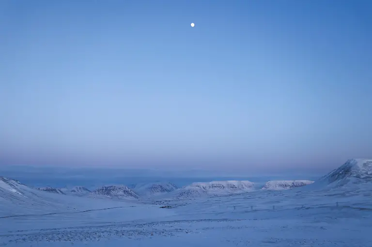 2022-02-14T013432Z-1618384278-RC24JS9UKWEH-RTRMADP-3-ICELAND-WEATHER