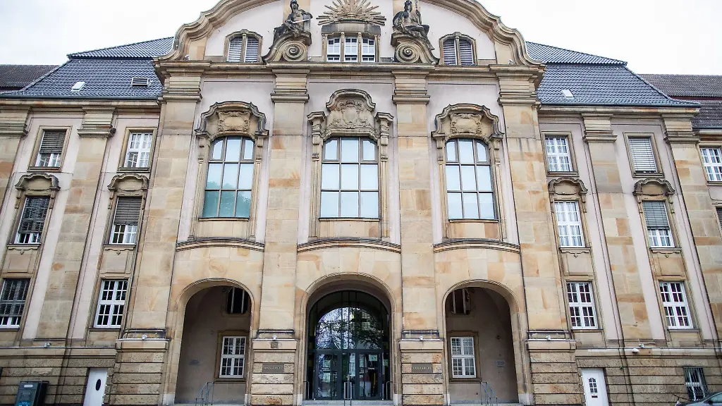 Aussenaufnahme-des-Landgerichts-Moenchengladbach