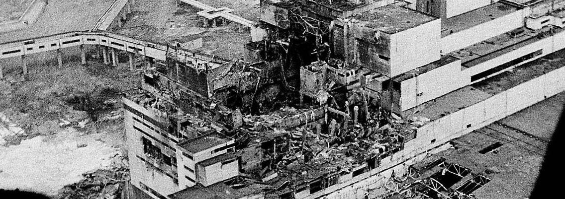 Das Atomkraftwerk in Tschernobyl in der damaligen Sowjetunion, aufgenommen wenige Tage nach dem Reaktorunglück am 26. April 1986.