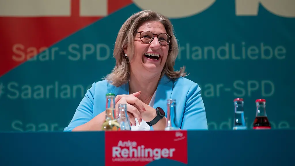 Anke-Rehlinger-auf-einer-Landesdelegiertenkonferenz-der-SPD-Saar