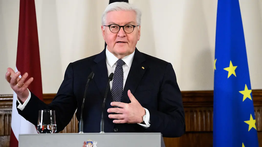 Bundespraesident-Frank-Walter-Steinmeier-bei-seinem-Besuch-in-Lettland