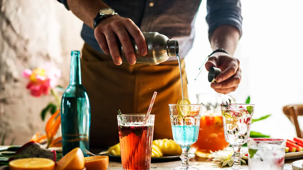 Cocktails-mixen-Die-eigene-Hausbar-einzurichten-ist-gar-nicht-so-kompliziert