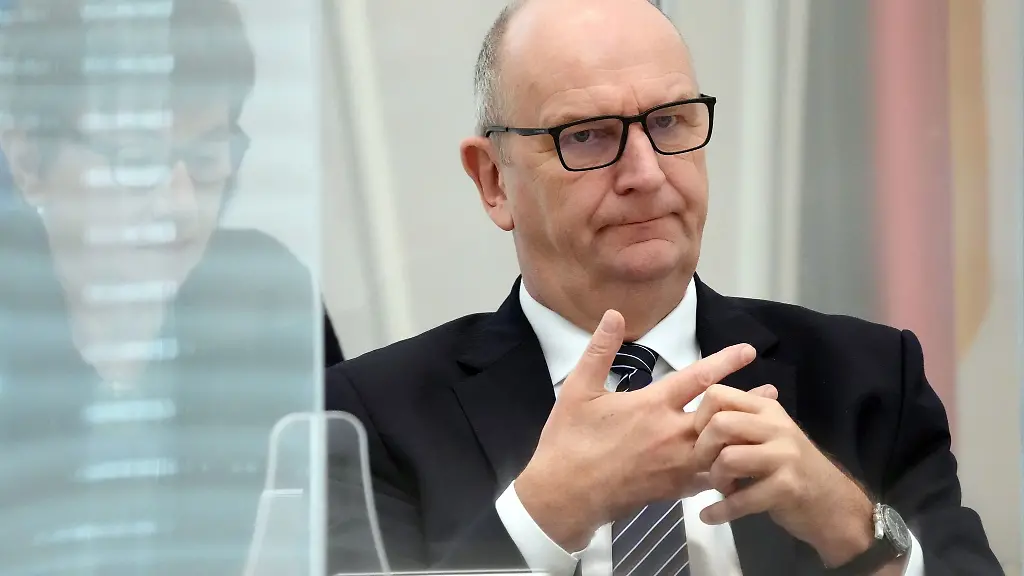 Dietmar-Woidke-SPD-Ministerpraesident-von-Brandenburg-im-Landtag
