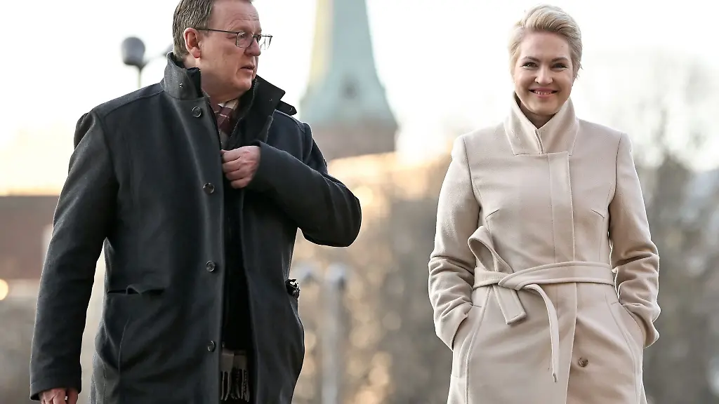 Bodo-Ramelow-Die-Linke-und-Manuela-Schwesig-SPD-vor-Beginn-der-Bundesversammlung