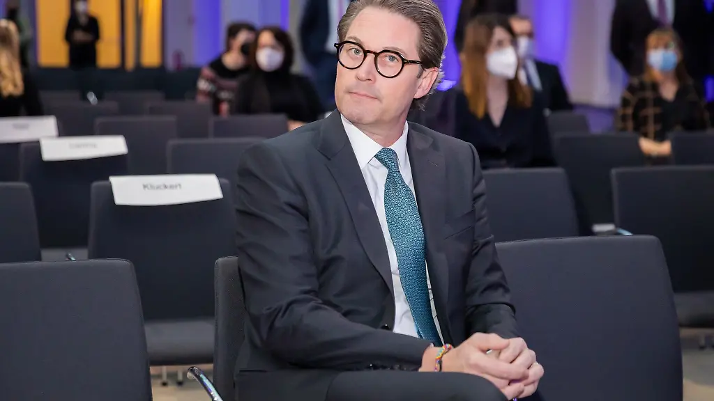 Andreas-Scheuer-CSU-bei-der-Amtsuebergabe-an-den-neuen-Bundesminister-fuer-Verkehr-und-Digitales