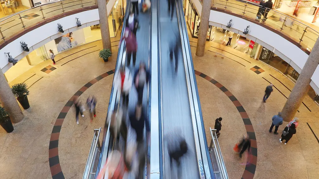 Blick-auf-den-Innenbereich-vom-Schweriner-Schlosspark-Center