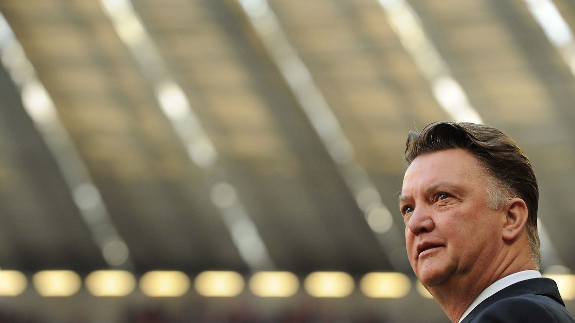 Louis van Gaal: freut sich über das 6:0.