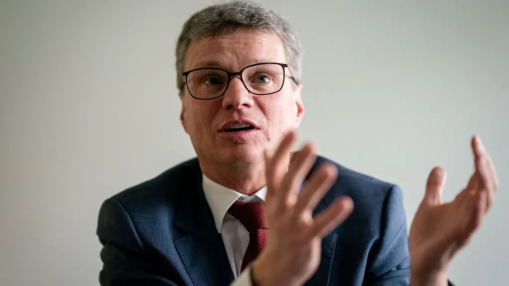 Bernd-Sibler-CSU-Kulturminister-in-Bayern-spricht