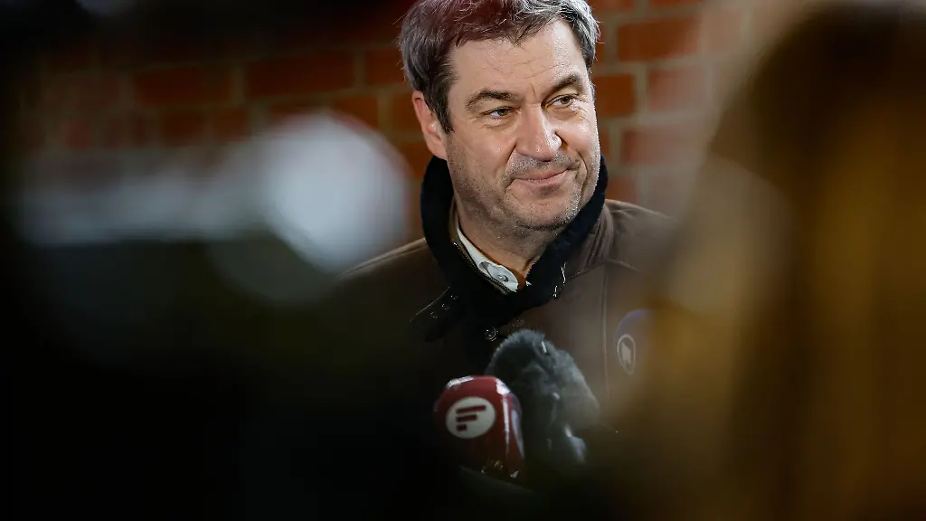 Ministerpraesident-Markus-Soeder-CSU-besichtigt-den-Kongresshallenbau-auf-dem-ehemaligen-NS-Reichsparteitagsgelaende