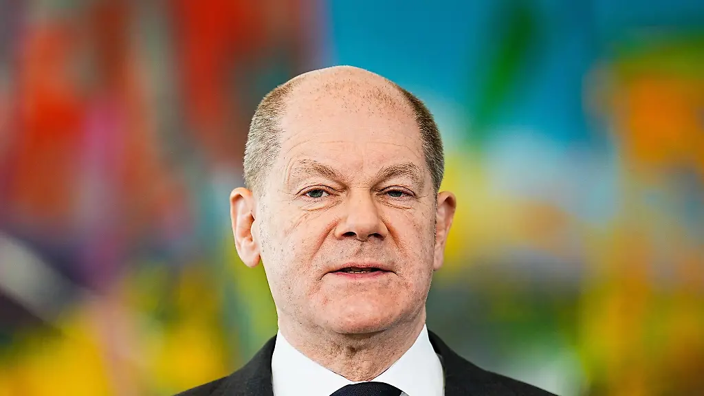 Bundeskanzler-Olaf-Scholz-spricht-im-Bundeskanzleramt