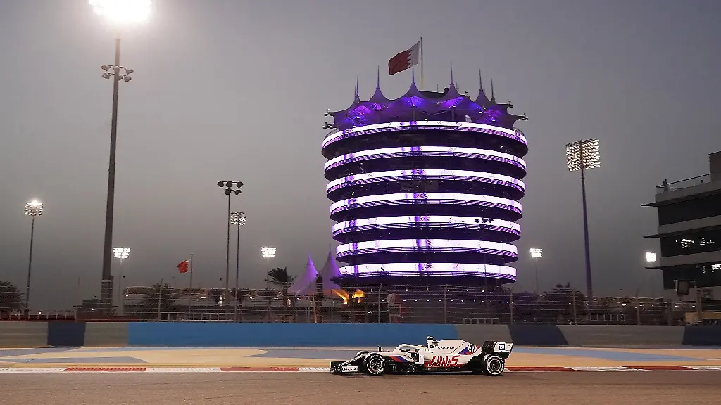 Haas-Pilot-Mick-Schumacher-auf-der-Strecke-in-Bahrain-Der-Kurs-in-der-Wueste-von-Sakhir-bleibt-bis-2036-im-Formel-1-Rennkalender