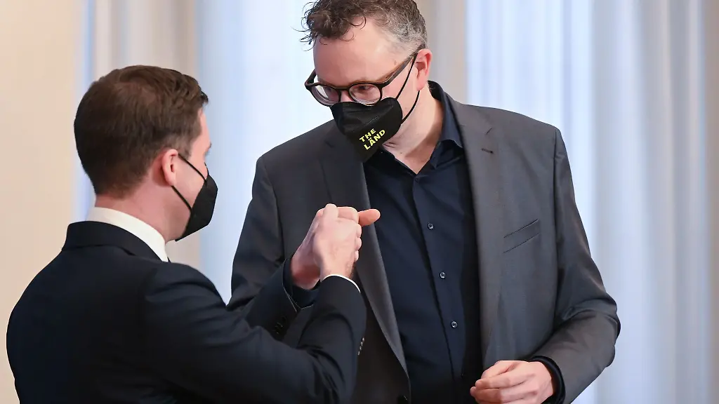 CDU-Fraktionsvorsitzender-Manuel-Hagel-l-und-Gruenen-Fraktionsvorsitzender-Andreas-Schwarz