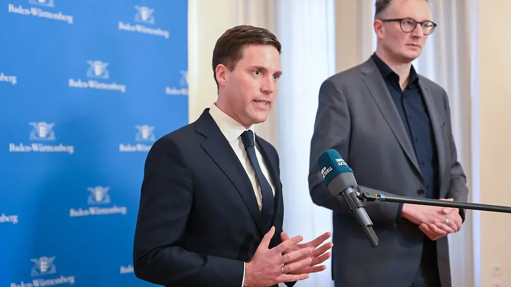 CDU-Fraktionsvorsitzender-Manuel-Hagel-l-und-Gruenen-Fraktionsvorsitzender-Andreas-Schwarz