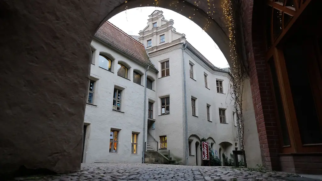 Blick-in-den-Cranach-Hof-der-die-Cranach-Stifung-und-Ausstellungen-beherbergt