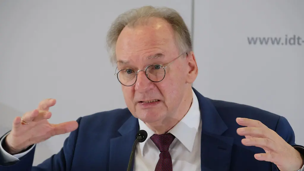 Reiner-Haseloff-CDU-bei-einer-Pressekonferenz