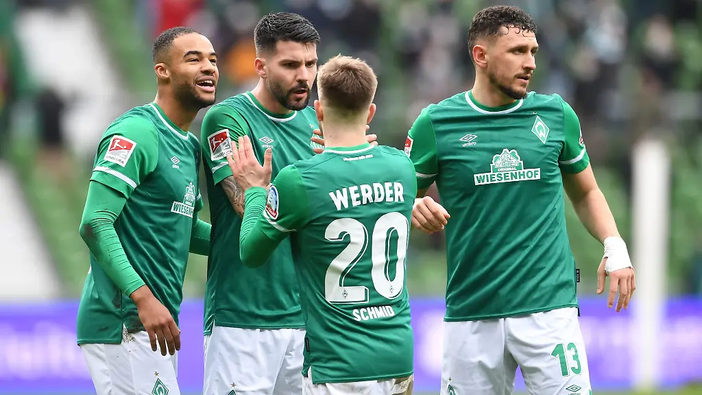 Anthony-Jung-2-v-l-mit-seinen-Teamkollegen