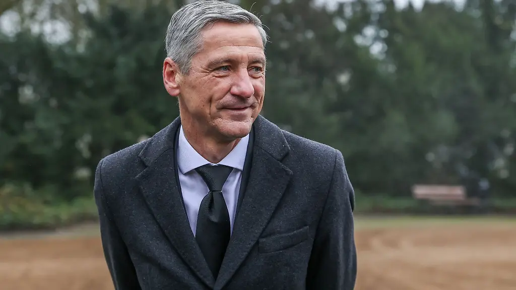 Bernd-Schroeder-bei-der-Umbettung-von-Reinhard-Libuda