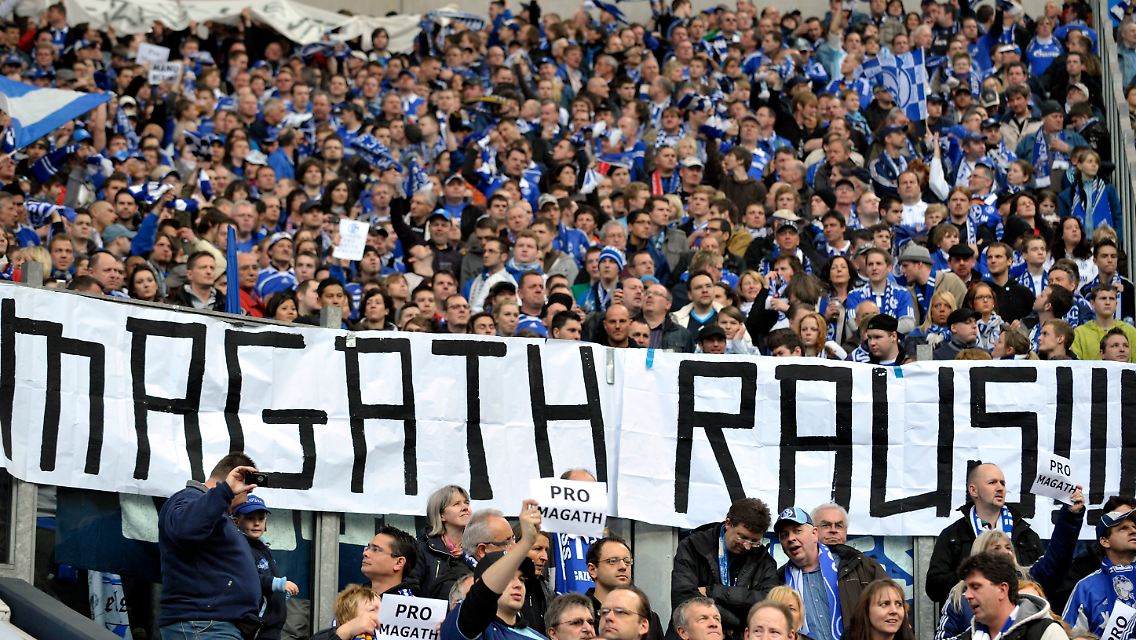 Kritiker und Fürsprecher - unter den Schalke 04- Fans gibt es beides.