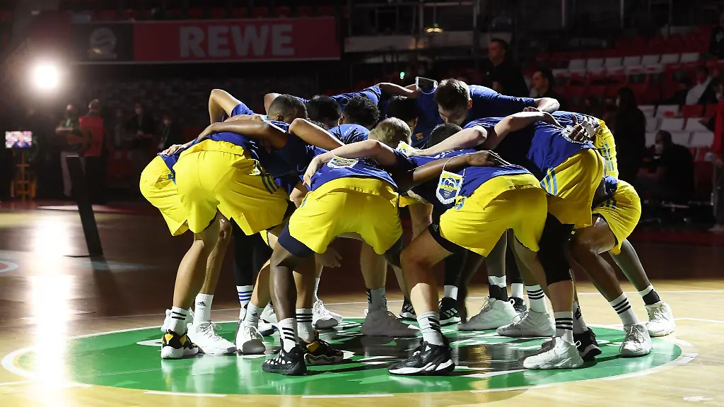 Das-Team-von-Berlin-vor-Beginn-einer-Partie