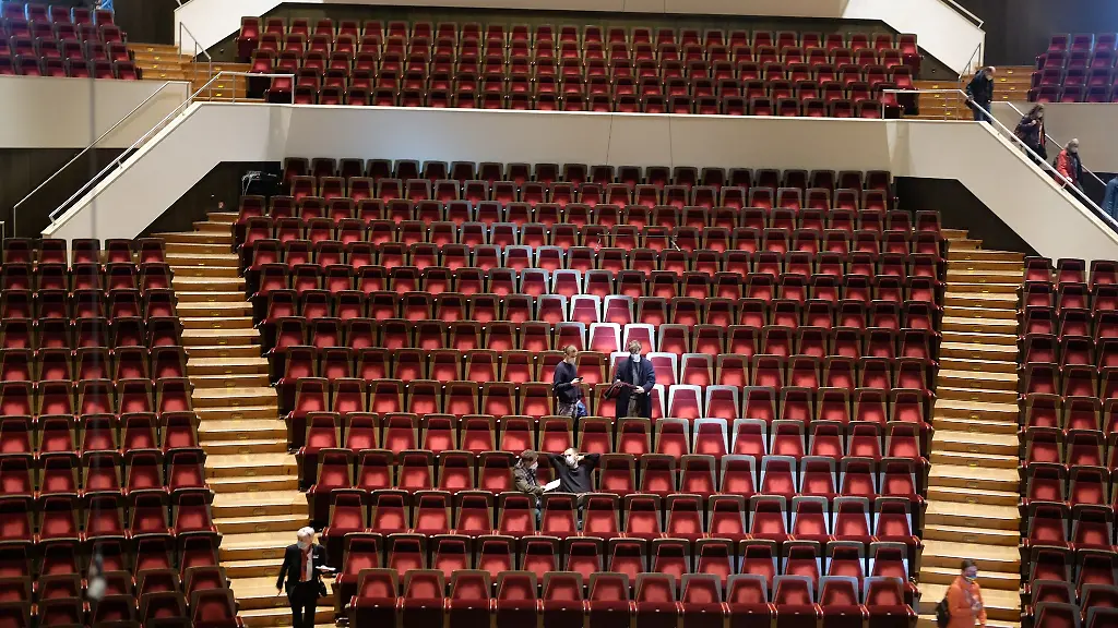 Blick-in-den-grossen-Saal-des-Gewandhauses