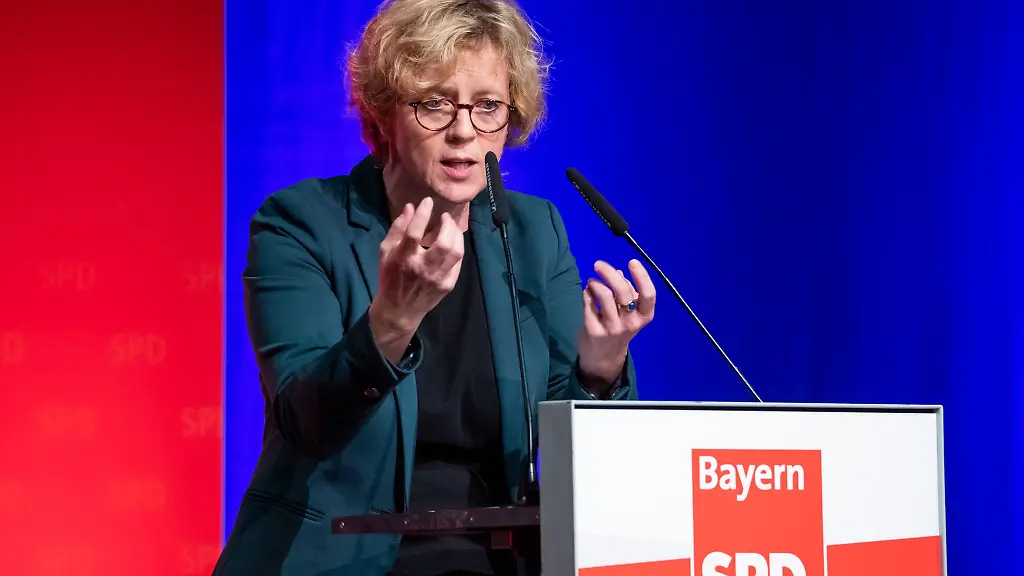 Natascha-Kohnen-Ex-Landesvorsitzende-der-SPD-in-Bayern-spricht-beim-Landesparteitag