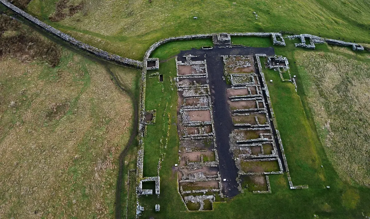 2022-01-21T182230Z-1091041220-RC2K3S9XQK32-RTRMADP-3-BRITAIN-WALL