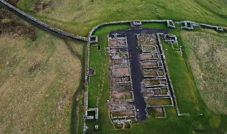 2022-01-21T182230Z-1091041220-RC2K3S9XQK32-RTRMADP-3-BRITAIN-WALL