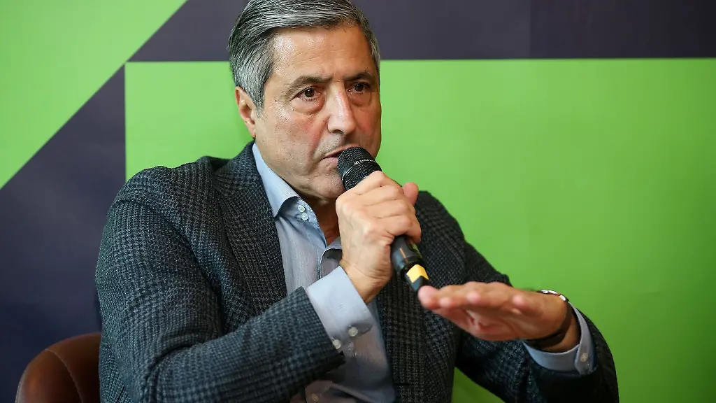 Kaweh-Niroomand-spricht