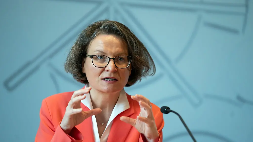 Ina-Scharrenbach-Kommunalministerin-in-Nordrhein-Westfalen