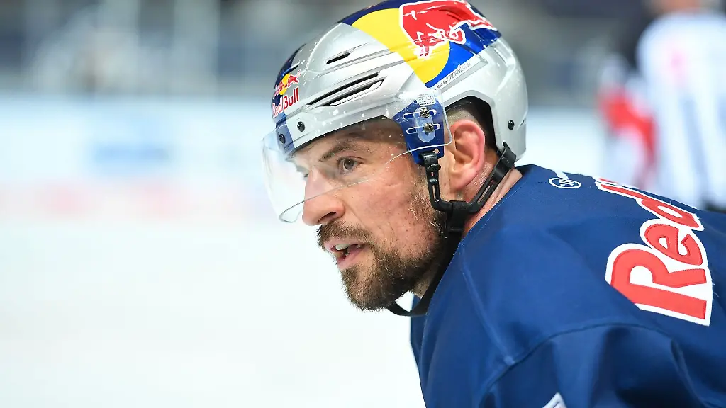 Fuer-Verteidiger-Yannic-Seidenberg-und-den-EHC-Red-Bull-Muenchen-ist-der-Traum-vom-Champions-League-Titel-in-diesem-Jahr-vorbei