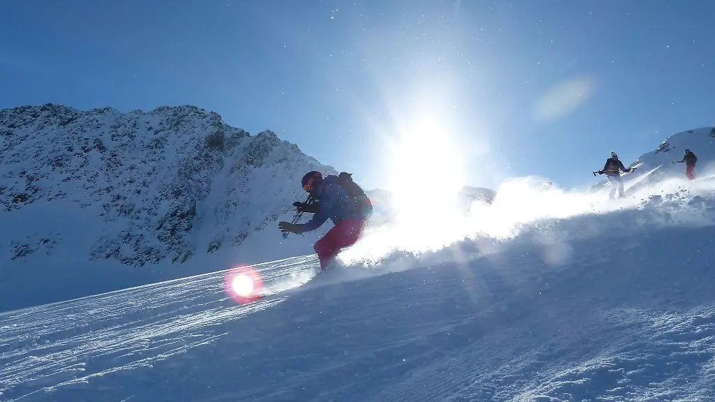 Nach-Neuschnee-besonders-aufpassen-Abseits-der-Pisten-ist-das-Lawinenrisiko-hoeher
