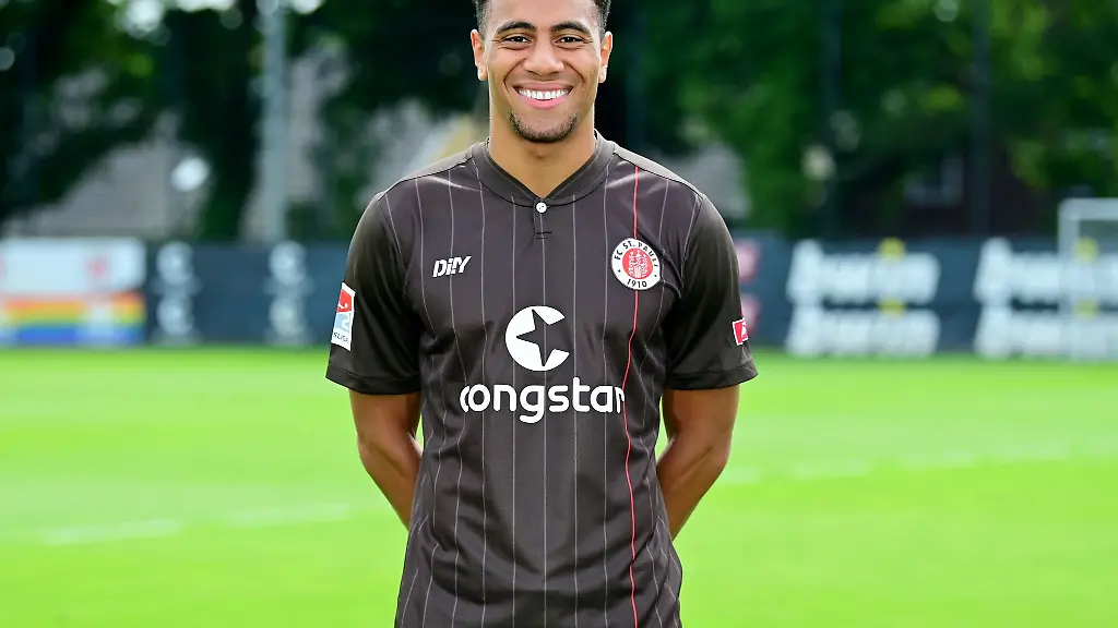 Fussballspieler-Etienne-Amenyido