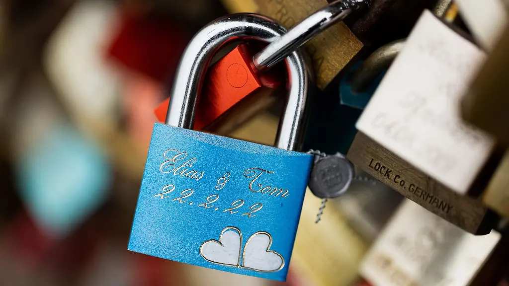 Ein-sogenanntes-Liebesschloss