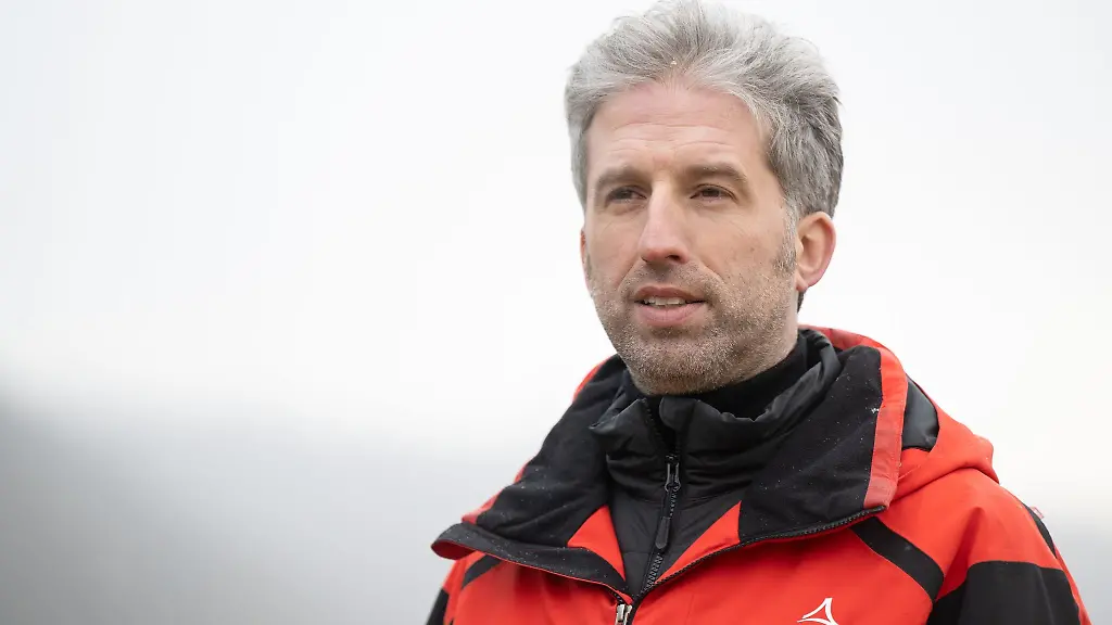 Boris-Palmer-spricht-bei-einem-Pressetermin-mit-Journalisten