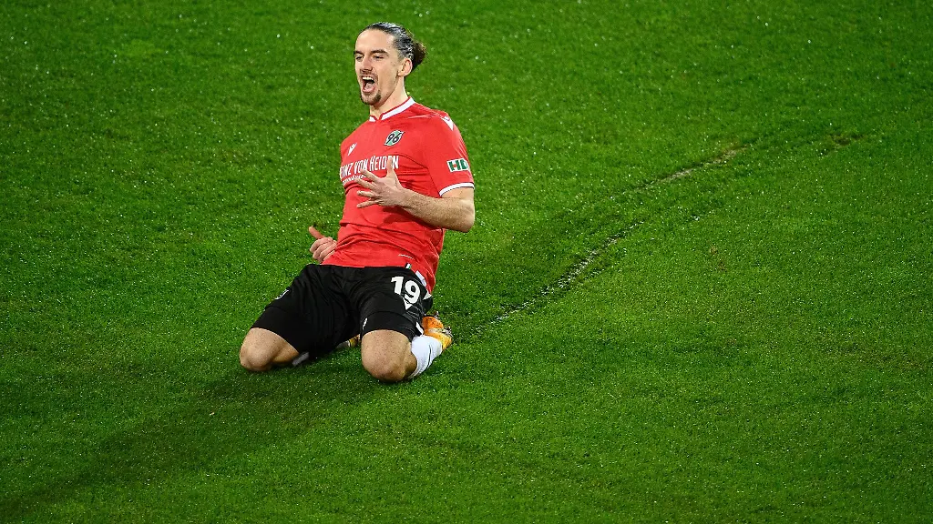 Hannovers-Valmir-Sulejmani-jubelt-nach-einem-Treffer