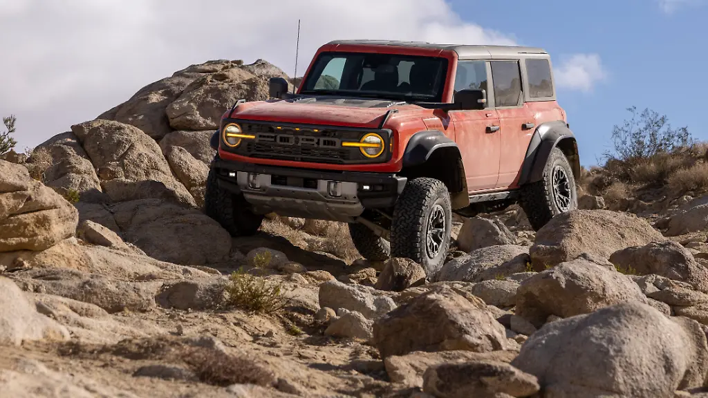 2022-Ford-Bronco-Raptor-07