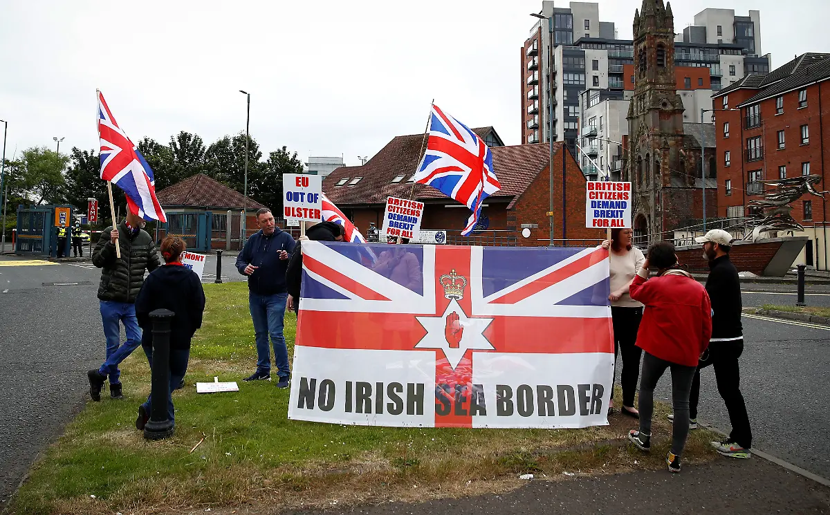 2021-07-03T134618Z-1887945978-RC20DO9RJWLQ-RTRMADP-3-BRITAIN-EU-NIRELAND