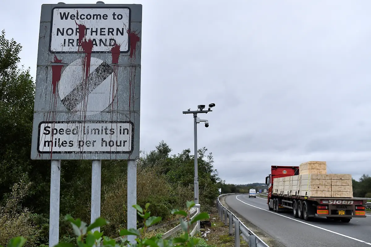 2021-10-13T162701Z-351210302-RC2Z8Q980L4L-RTRMADP-3-BRITAIN-EU-NIRELAND