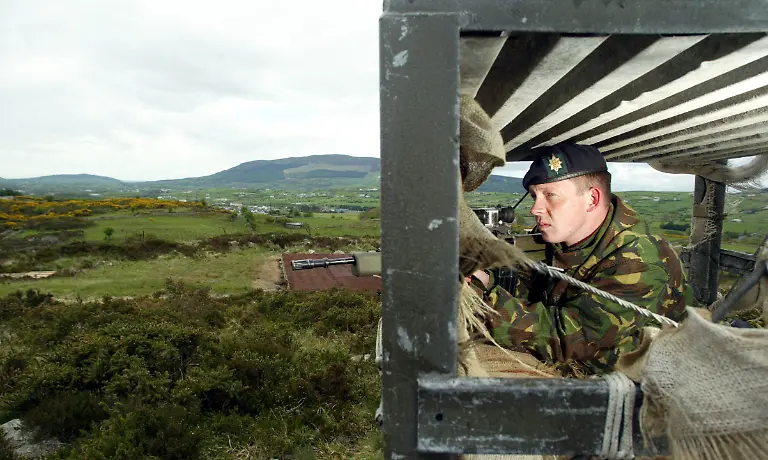 2003-05-09T000000Z-2093047392-RP3DRIIOPVAA-RTRMADP-3-IRELAND-BRITAIN