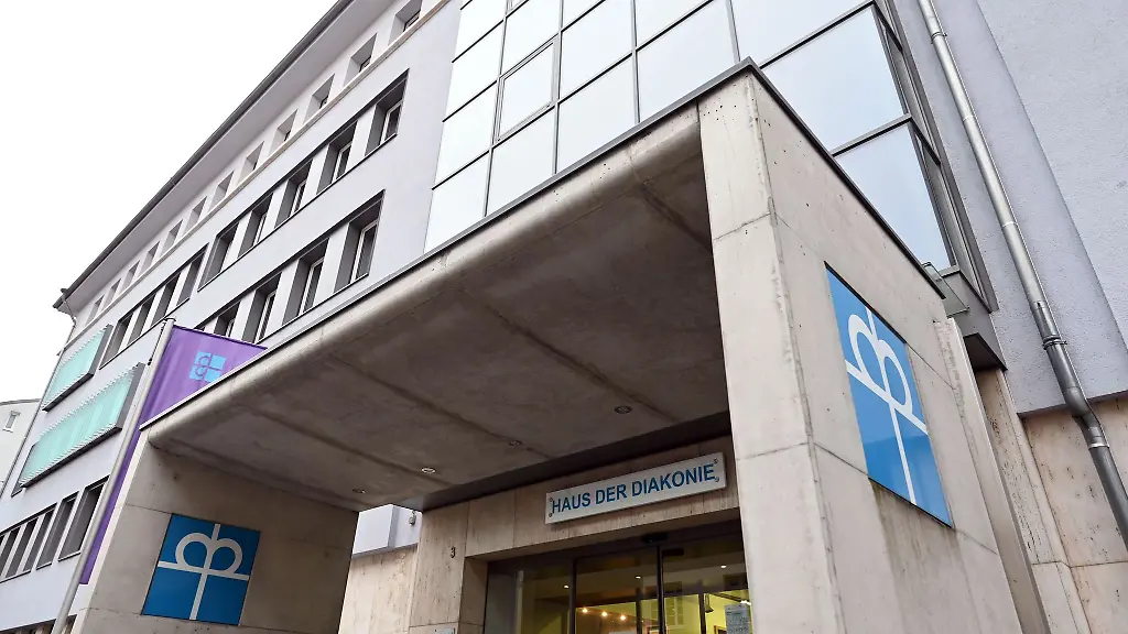 Blick-auf-das-Haus-der-Diakonie