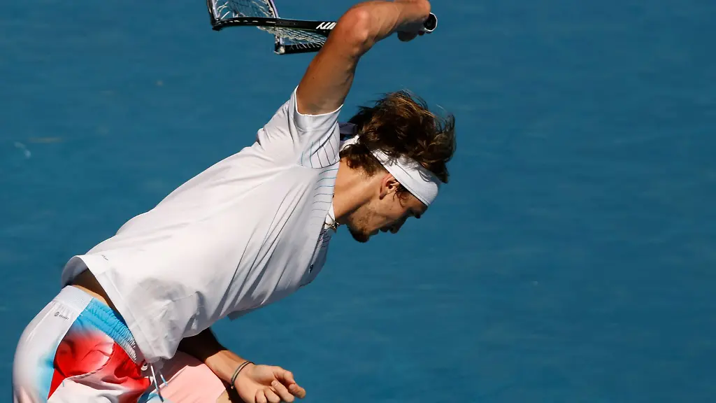 Alexander-Zverev-zertruemmerte-in-der-Partie-gegen-Denis-Shapovalov-frustriert-seinen-Schlaeger