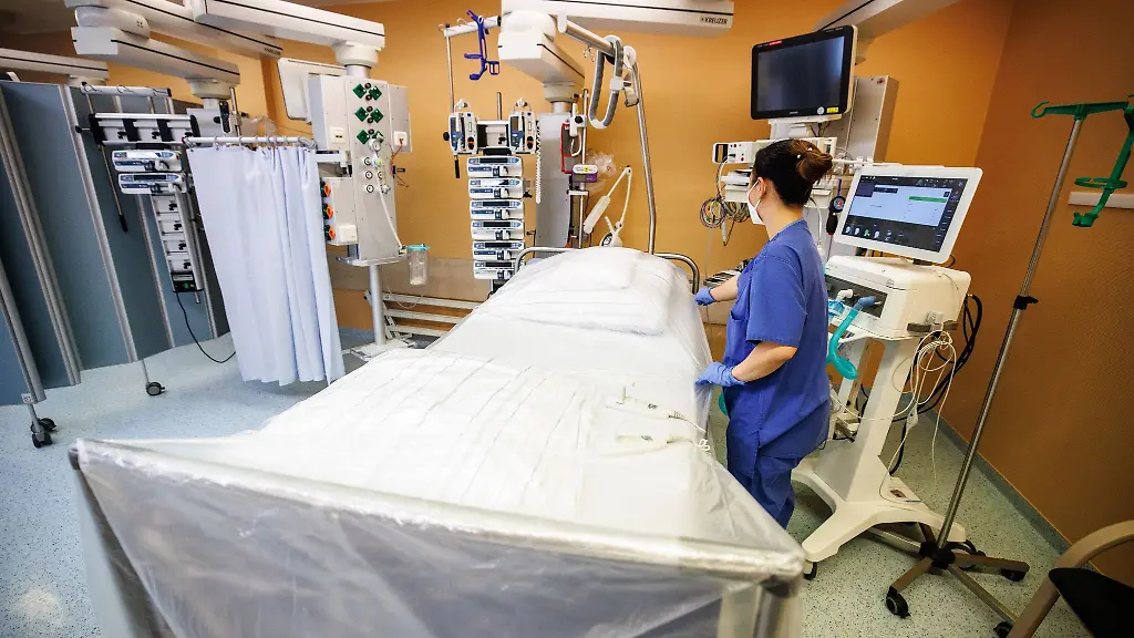 Eine-Krankenschwester-in-einer-Klinik-in-Gauting