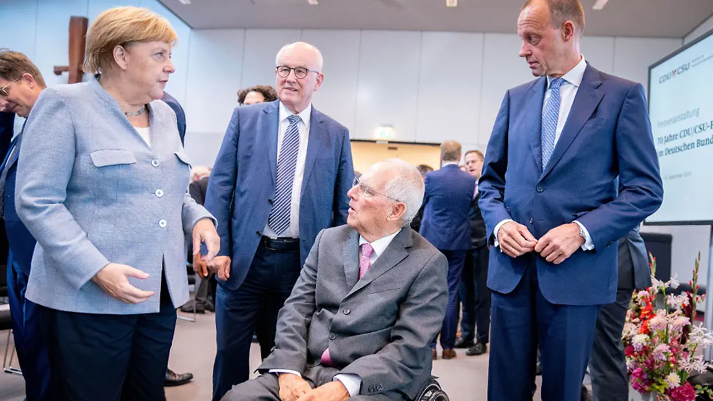 Waehrend-Wolfgang-Schaeuble-Mitte-zusagte-sagte-die-ehemalige-Kanzlerin-links-ein-Abendessen-mit-Merz-rechts-ab