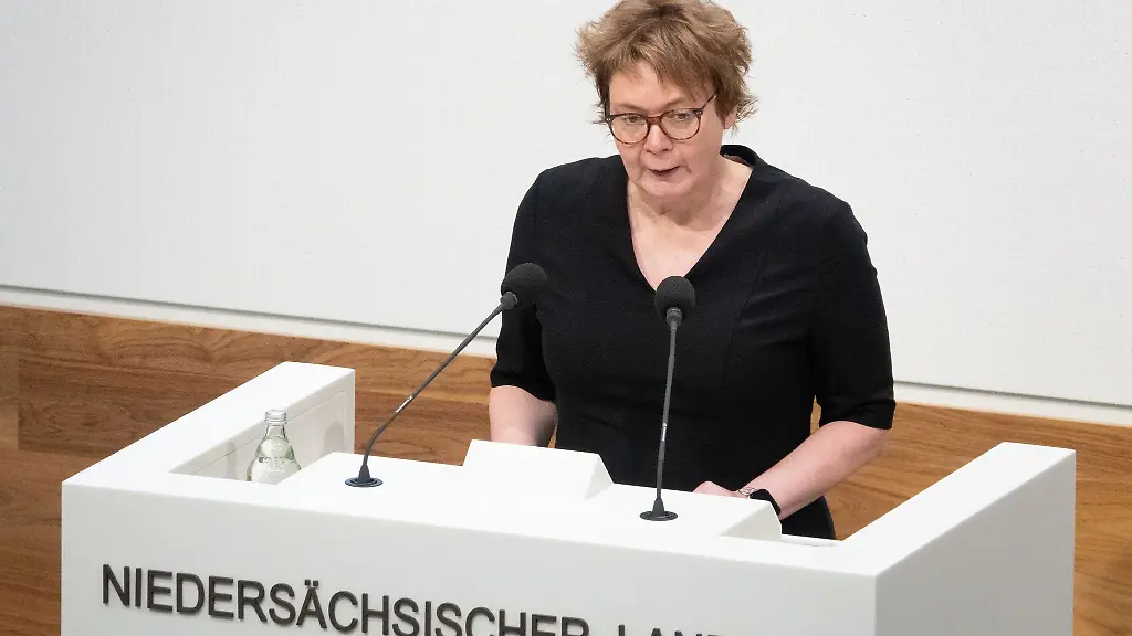 Daniela-Behrens-SPD-Gesundheitsministerin-Niedersachsen-spricht