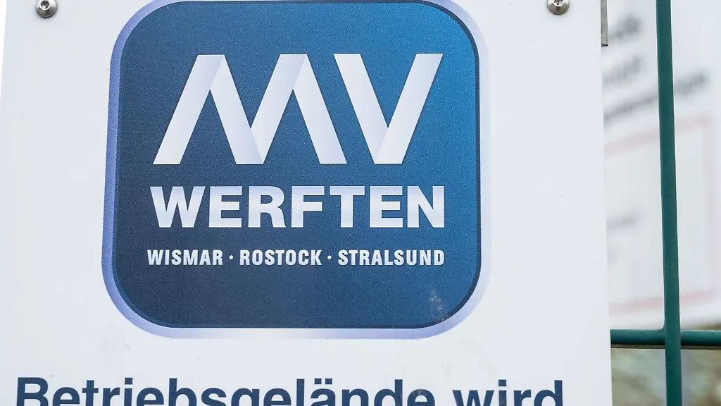 Blick-auf-das-Gelaende-der-MV-Werften-am-Standort-Stralsund