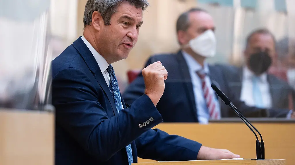 Markus-Soeder-l-CSU-Ministerpraesident-von-Bayern-spricht-im-bayerischen-Landtag