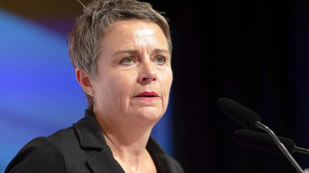 Kirsten-Fruendt-neu-gewaehlte-stellvertretende-Landesvorsitzende-der-SPD-Hessen-spricht