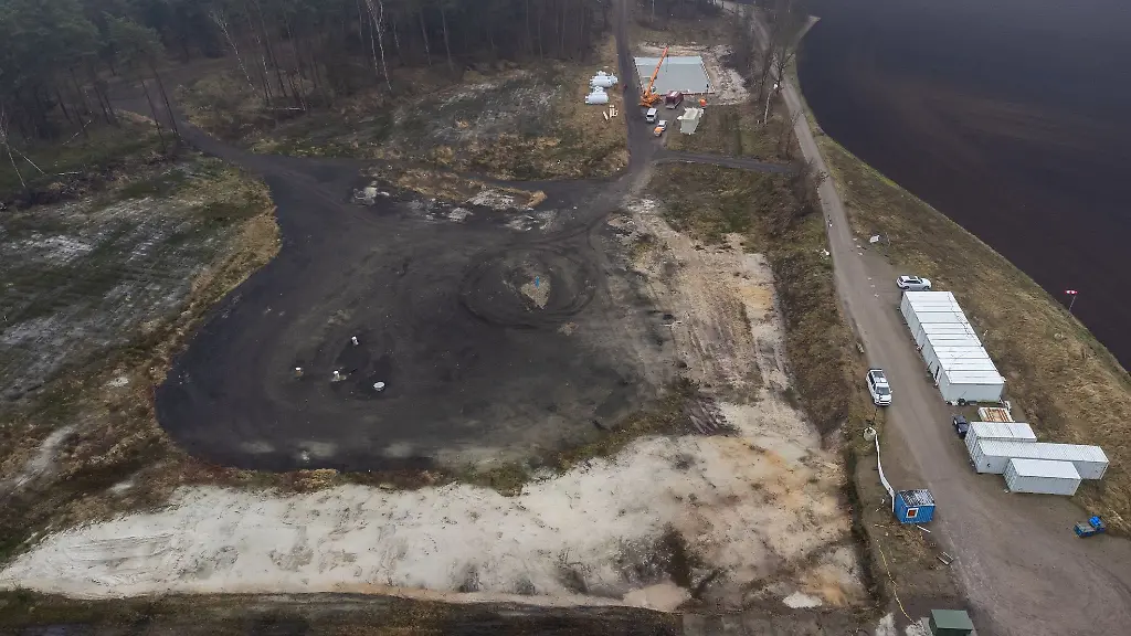 Unter-dem-Boden-vom-Dethlinger-Teich-M-liegen-C-Waffen-Reste-aus-dem-Zweiten-Weltkrieg