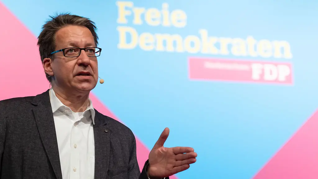 Stefan-Birkner-FDP-Landesvorsitzender-in-Niedersachsen-spricht