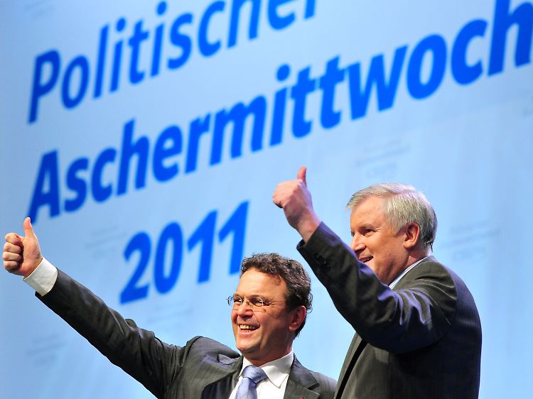 CSU-Chef Seehofer (rechts) braucht einen Nachfolger für den neuen Innenminister Friedrich.